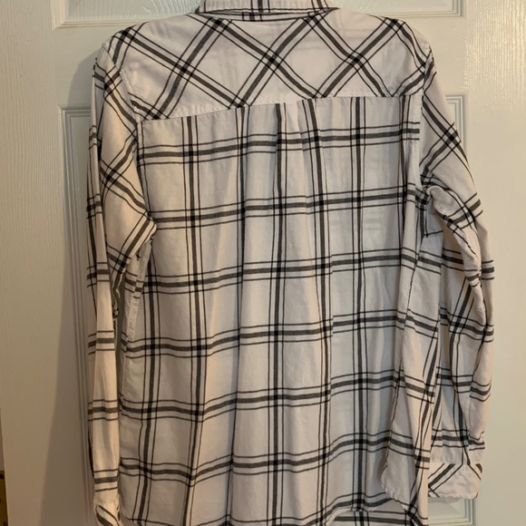 Croft & Barrow long sleeve button front black & white top, size Large - Picture 4 of 5